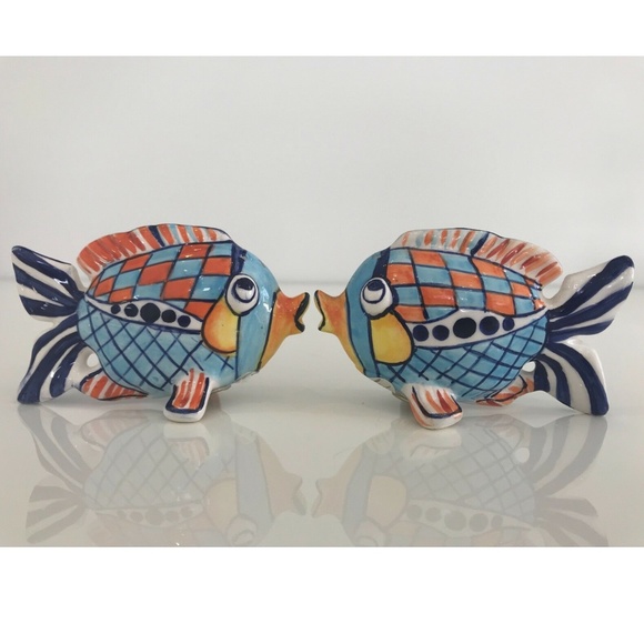 SALT AND PEPPER HAND PAINTED FISH SHAKERS NWOTS! - Picture 3 of 16